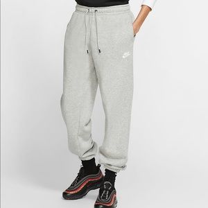 nike sportswear essential sweatpants